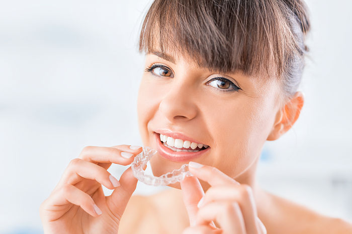 Aparaty ortodontyczne przeźroczyste invisalign - Ortodonta Warszawa Mokotów